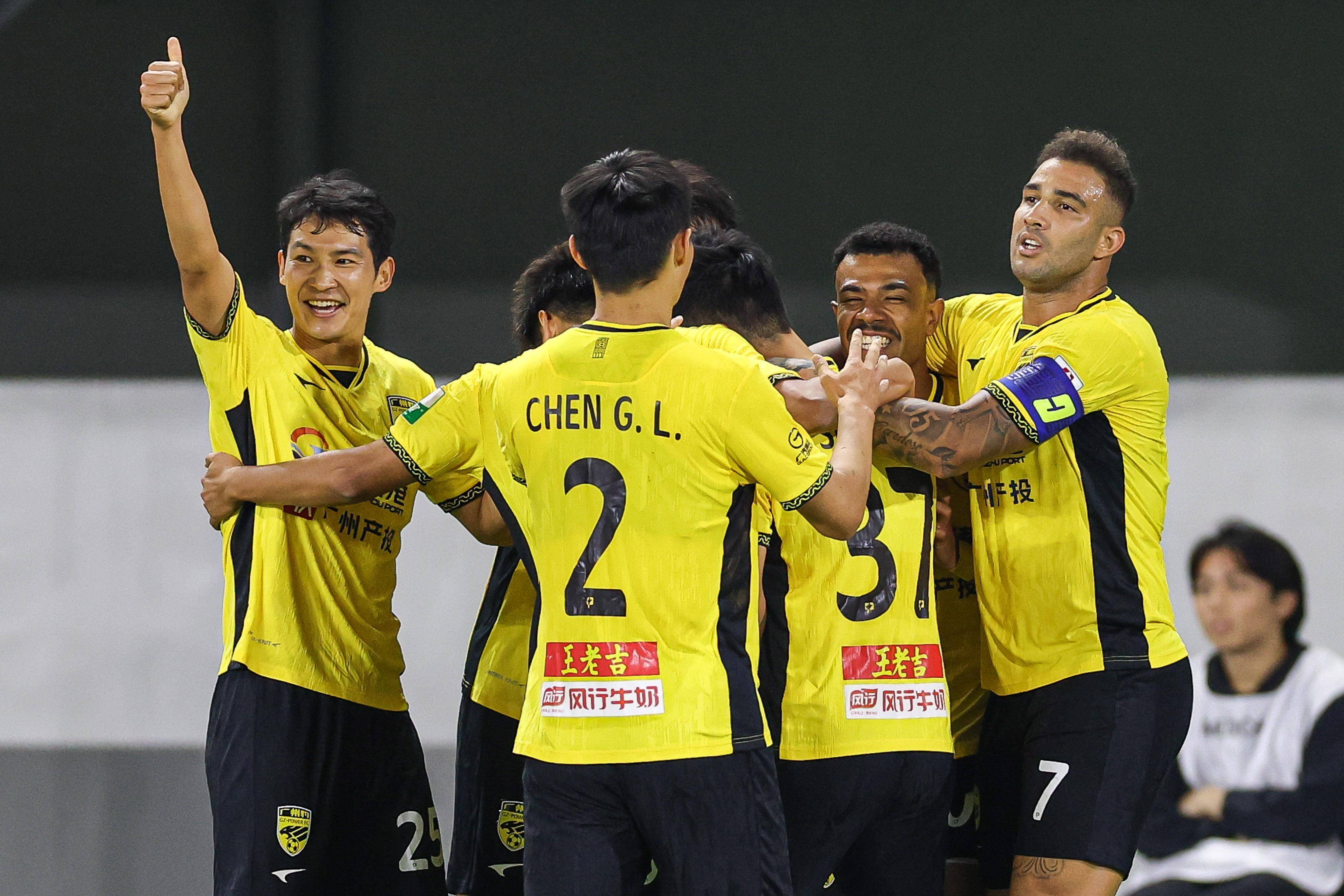 广州队训练开放日；国际比赛日迎来里程碑引欢呼；中超在即；轮换策略成焦点-开云平台