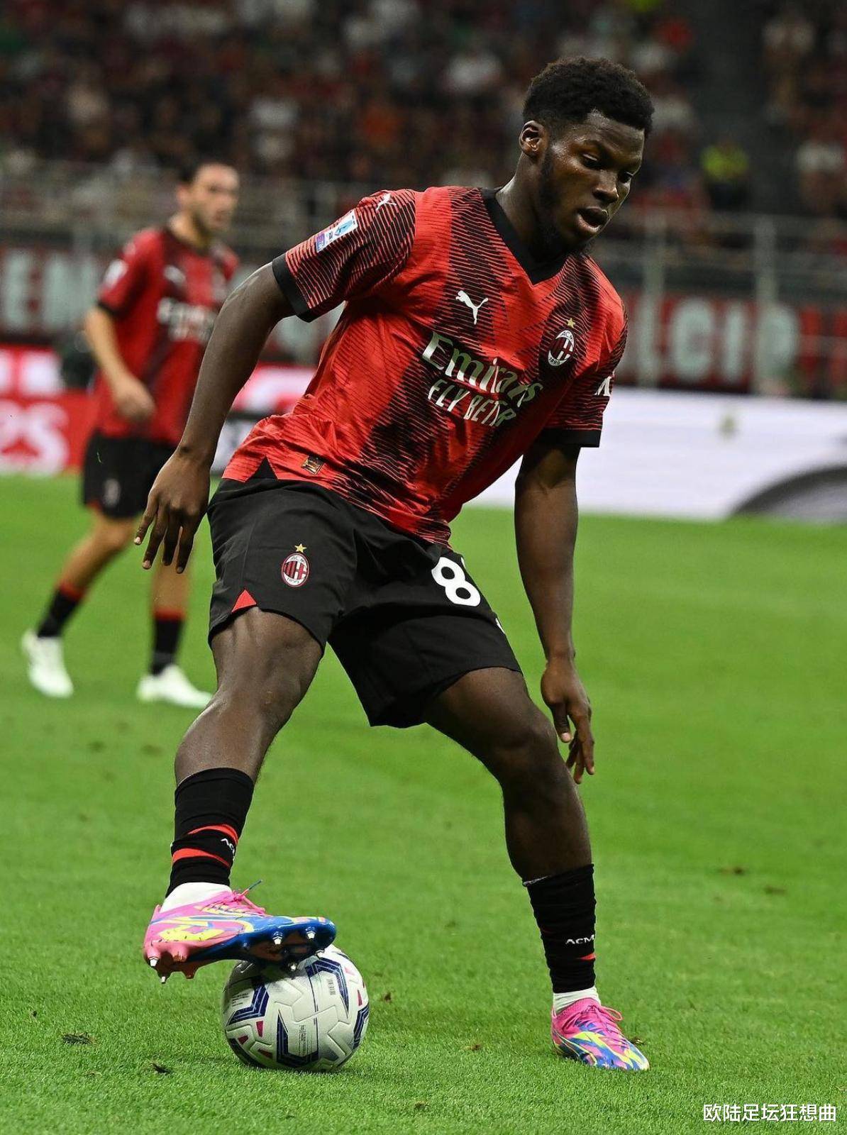 转折点！AC米兰战术微调，欧超杯今夜攻防权衡，震撼外界，身体对抗强度拉满的简单介绍